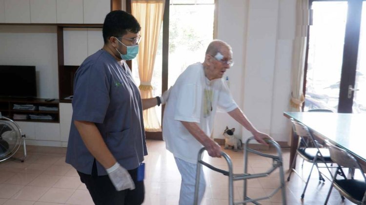 Meningkatkan Mobilitas Lansia dengan Terapi Manipulasi Tulang Belakang